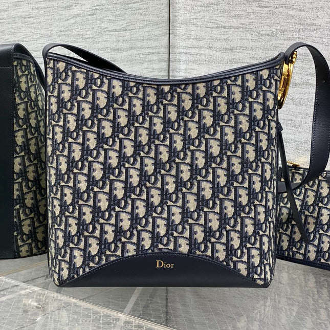 DIOR 26S MEDAILLON BUCKET BAG 26 IN BLACK OBLIQUE JACQUARD