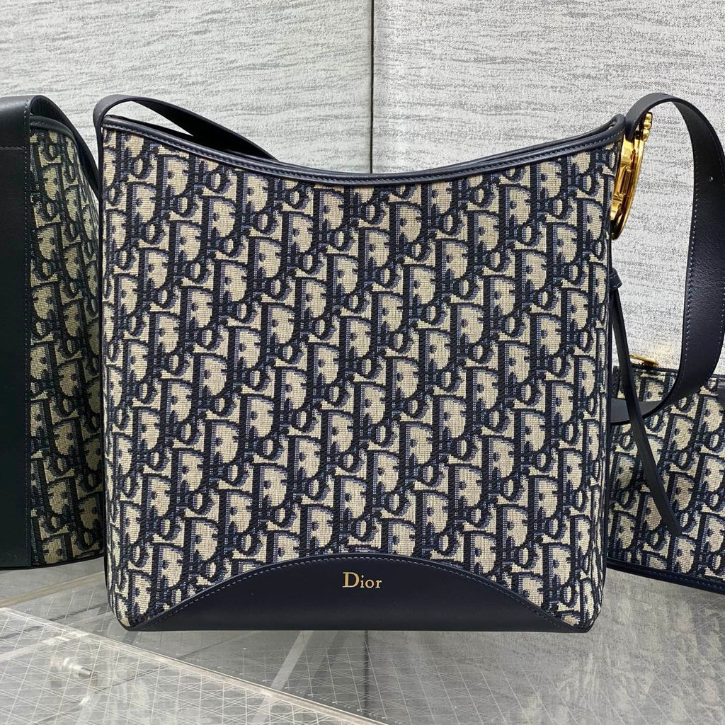 DIOR 26S MEDAILLON BUCKET BAG 26 IN BLACK OBLIQUE JACQUARD