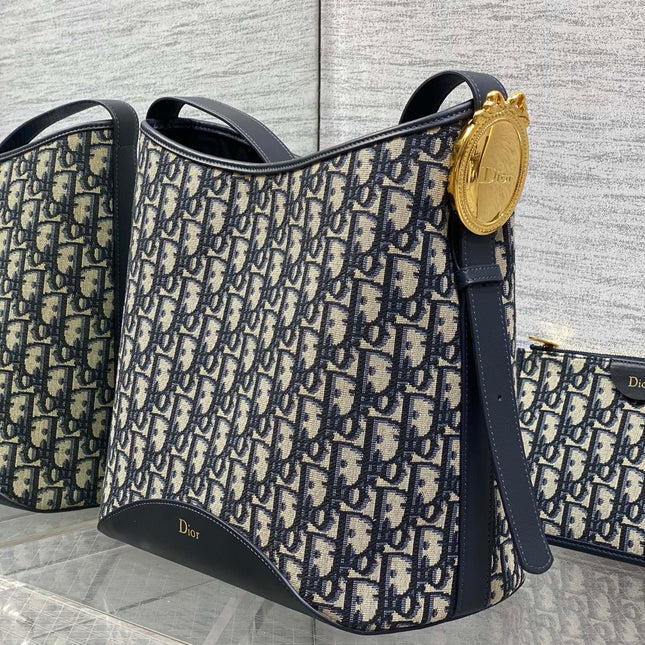 DIOR 26S MEDAILLON BUCKET BAG 26 IN BLACK OBLIQUE JACQUARD