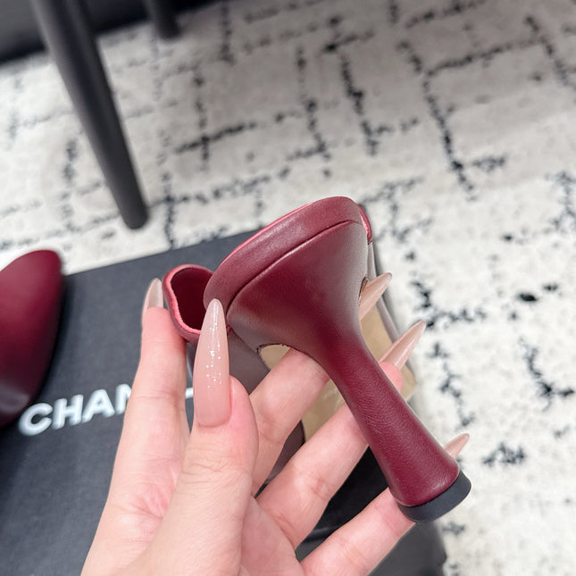CHANEL 26S SQUARE-TOE HEELED MULES 95 MM IN RED MIX WHITE LAMBSKIN