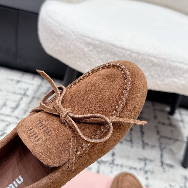 MIUMIU 26S BOW LOAFERS IN CARAMEL BROWN SUEDE