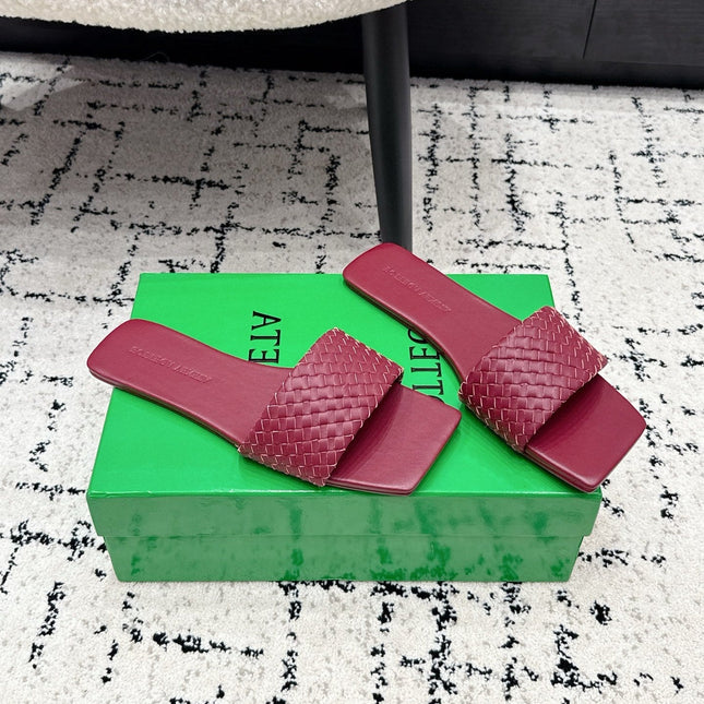 BOTTEGA VENETA 26S SQUARE-TOE WOVEN-STRAP SANDALS IN RED LAMBSKIN