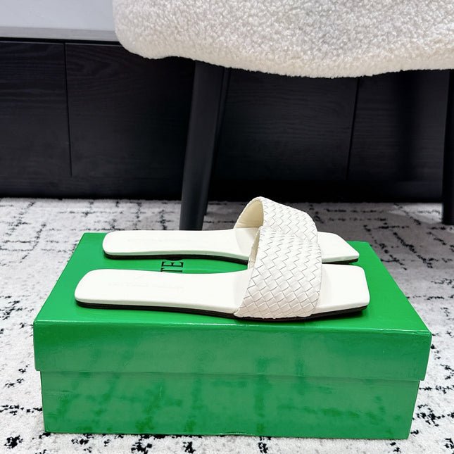 BOTTEGA VENETA 26S SQUARE-TOE WOVEN-STRAP SANDALS IN WHITE LAMBSKIN