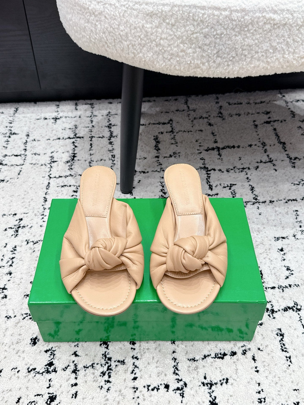 BOTTEGA VENETA 26S TWIST-STRAP HIGH-HEEL SANDALS 50 MM IN BEIGE LAMBSKIN