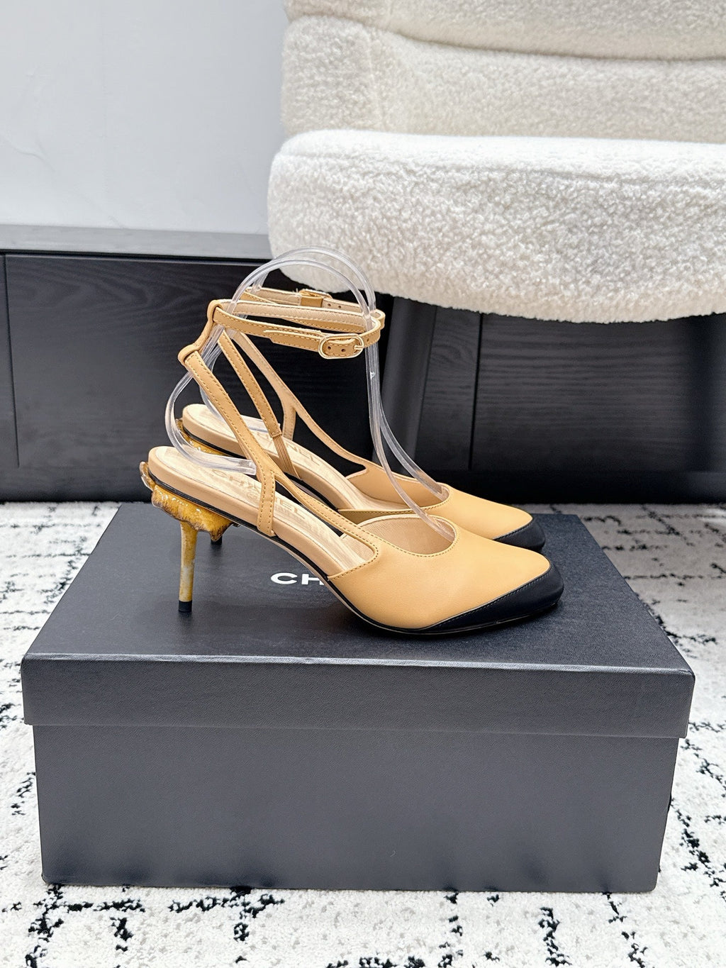 CHANEL 26S HEELED SLINGBACKS 75 MM IN BEIGE MIX BLACK LAMBSKIN