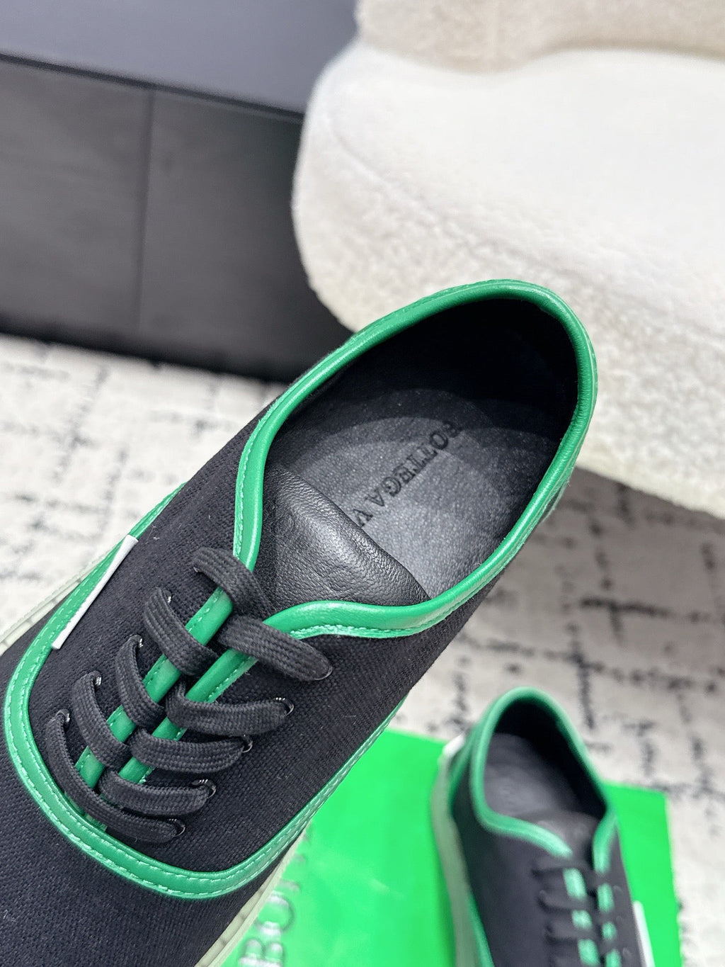 BOTTEGA VENETA 26S SNEAKERS IN BLACK AND GREEN CANVAS