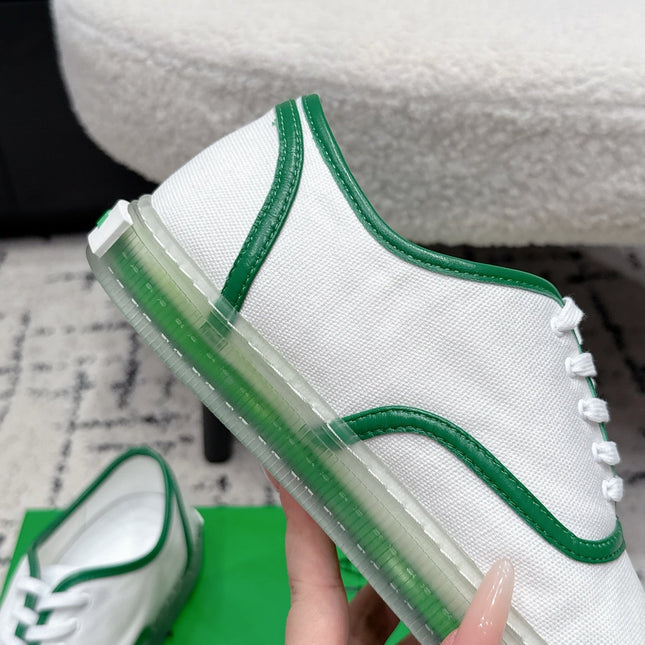 BOTTEGA VENETA 26S SNEAKERS IN WHITE AND GREEN CANVAS