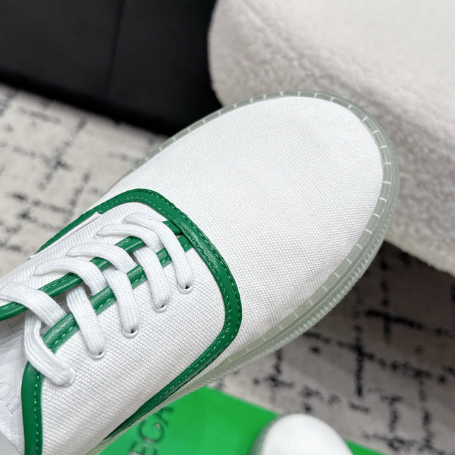 BOTTEGA VENETA 26S SNEAKERS IN WHITE AND GREEN CANVAS
