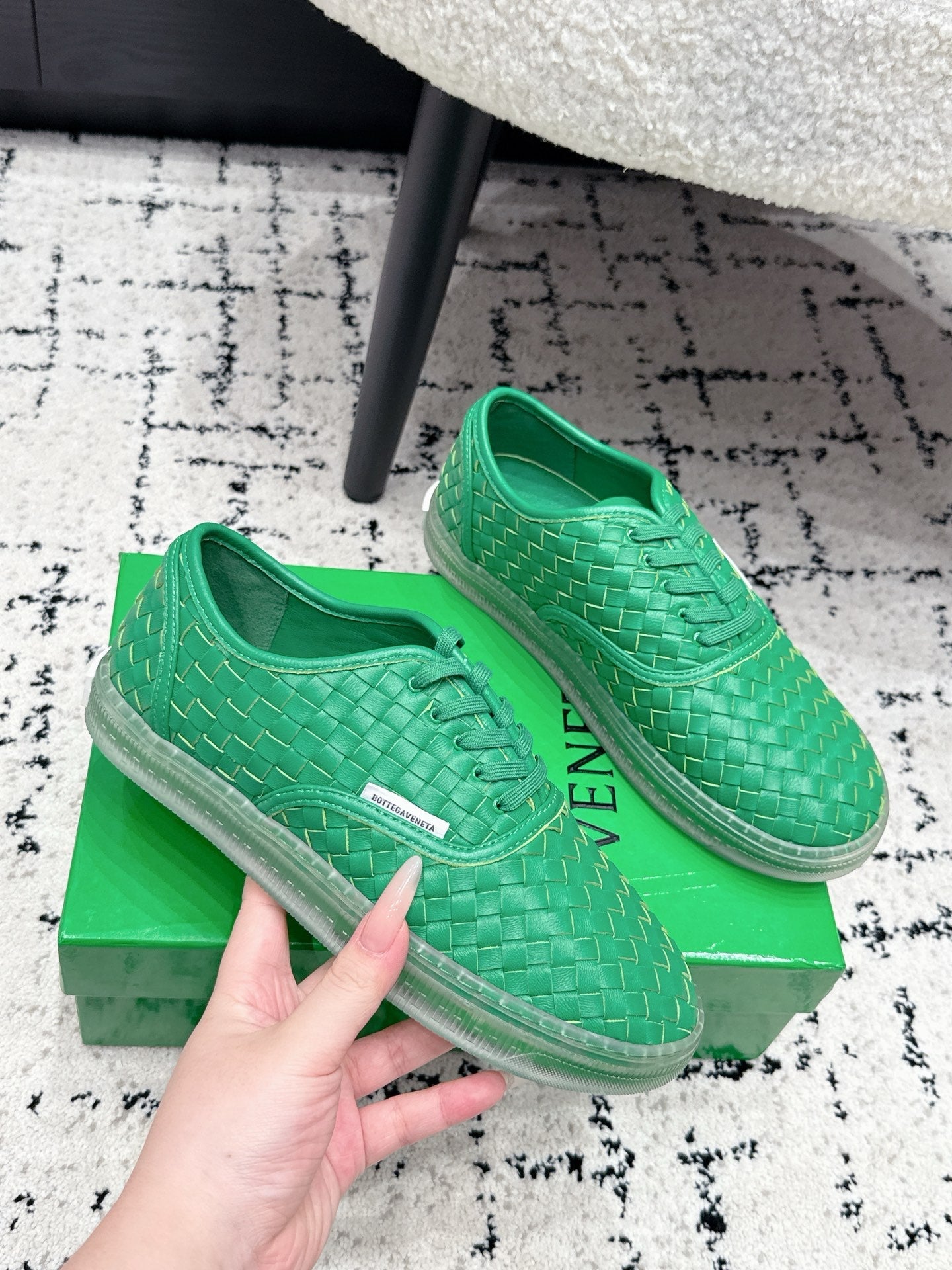 BOTTEGA VENETA 26S SNEAKERS IN GREEN WOVEN LAMBSKIN