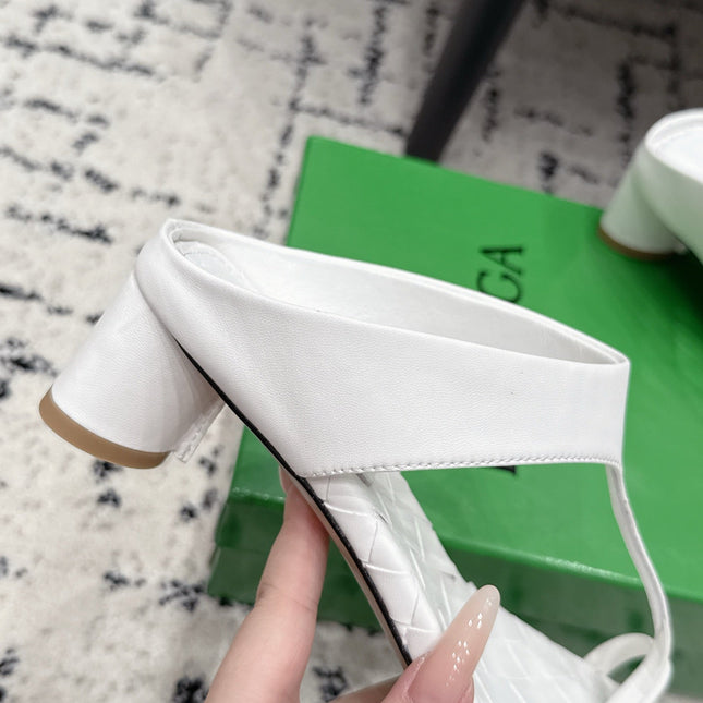BOTTEGA VENETA 26S HIGH-HEEL THONG SANDALS 40 MM IN WHITE CALFSKIN