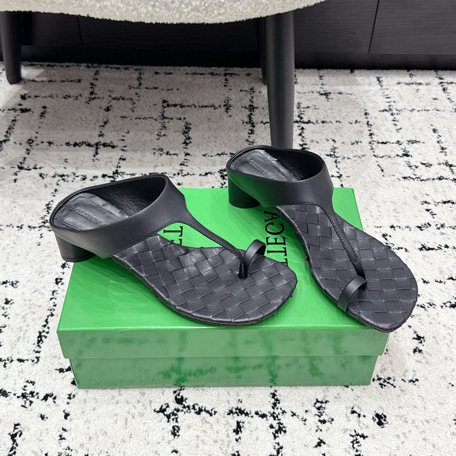 BOTTEGA VENETA 26S HIGH-HEEL THONG SANDALS 40 MM IN BLACK CALFSKIN