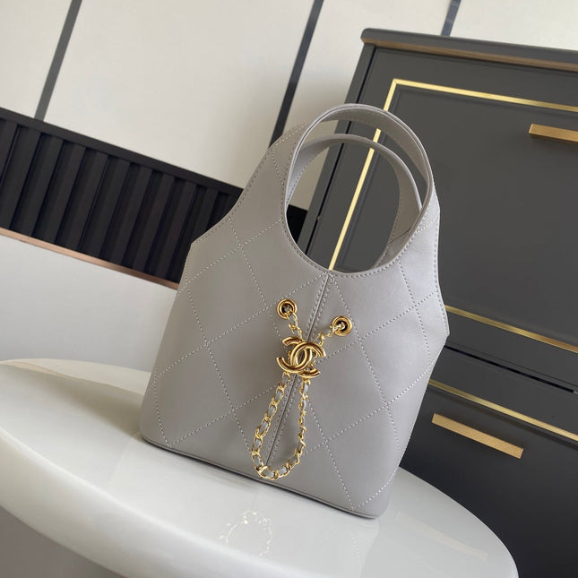 CHANEL 26S QUILTED HOBO BAG 27 IN LIGHT GREY CALFSKIN GOLD HARDWARE