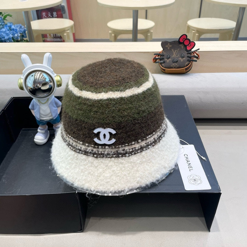 BUCKET HAT IN COLORFUL FLEECE 421131