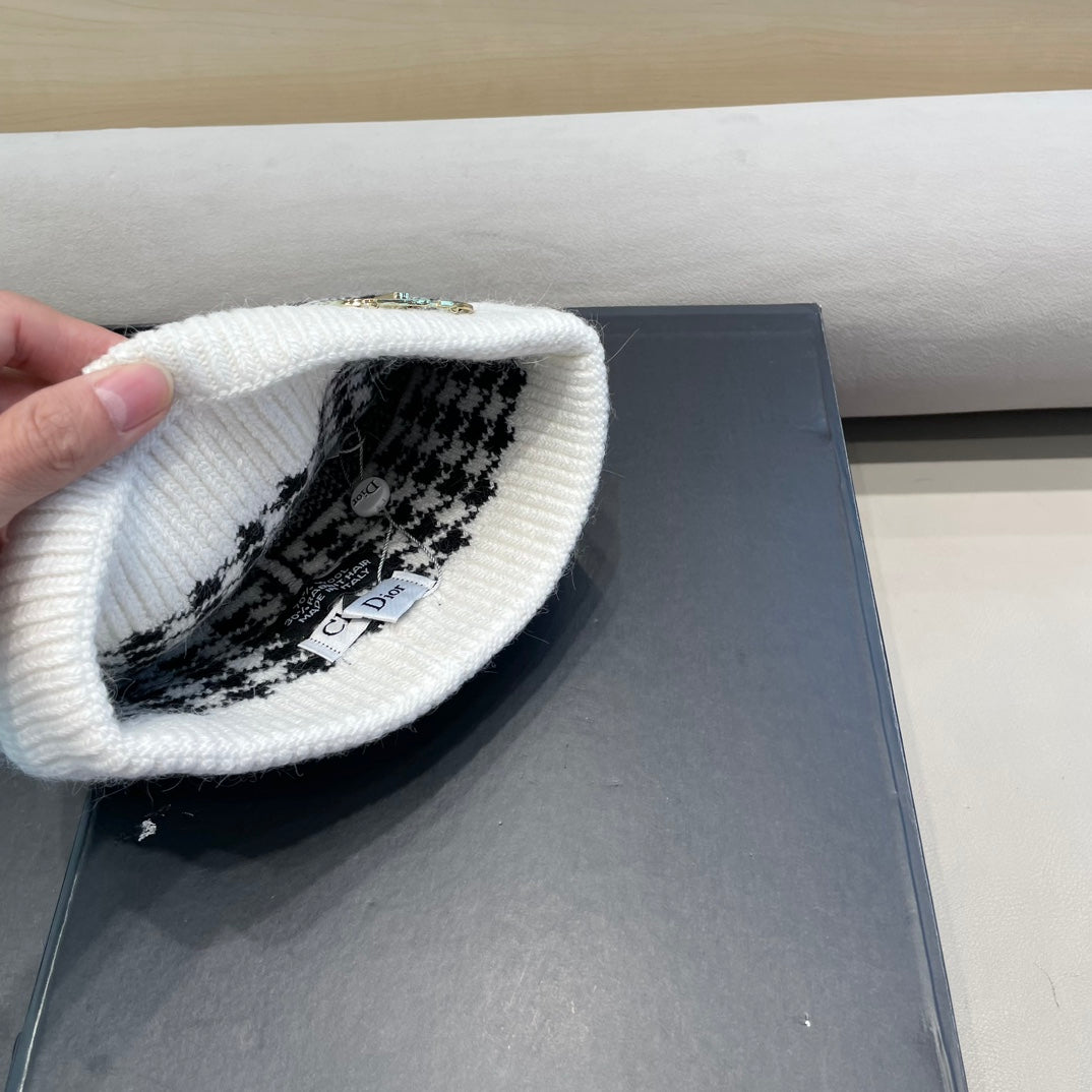 KNITTED BEANIE HAT IN WHITE MIX BLACK CASHMERE WOOL 422479