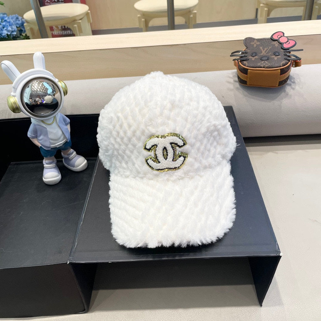 BASEBALL CAP IN WHITE FLEECE 431372