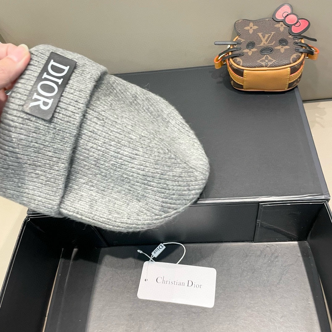 KNITTED BEANIE HAT IN LIGHT GRAY WOOL AND RABBIT FUR 439675