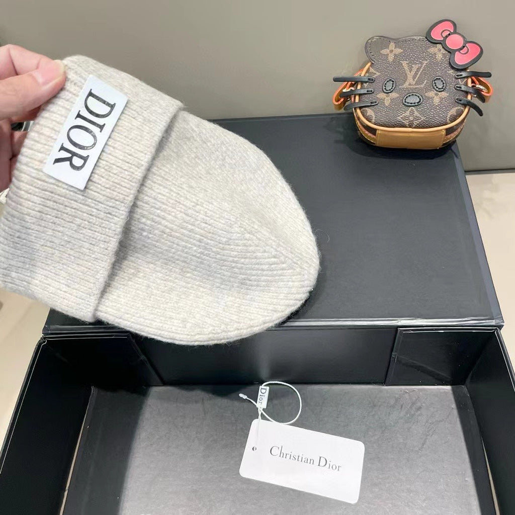 KNITTED BEANIE HAT IN IVORY BEIGE WOOL AND RABBIT FUR 439677