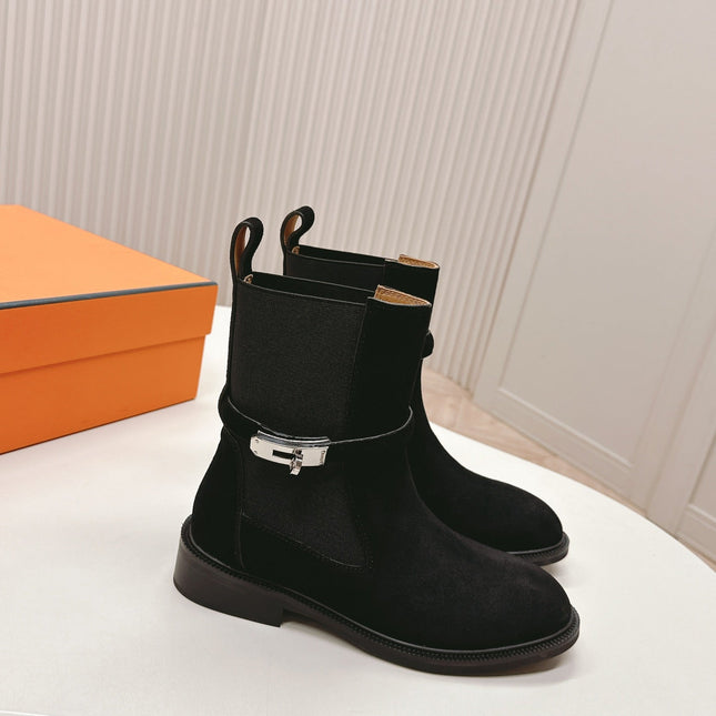 KELLY BUCKLE SHORT BOOTS IN BLACK SUEDE