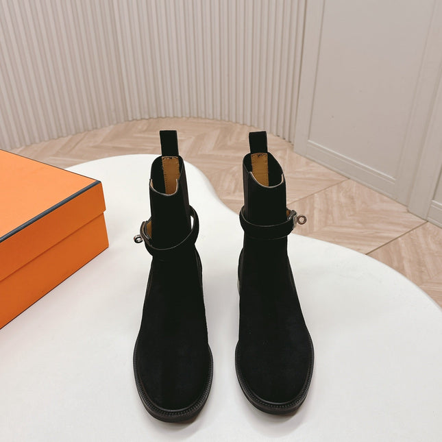 KELLY BUCKLE SHORT BOOTS IN BLACK SUEDE
