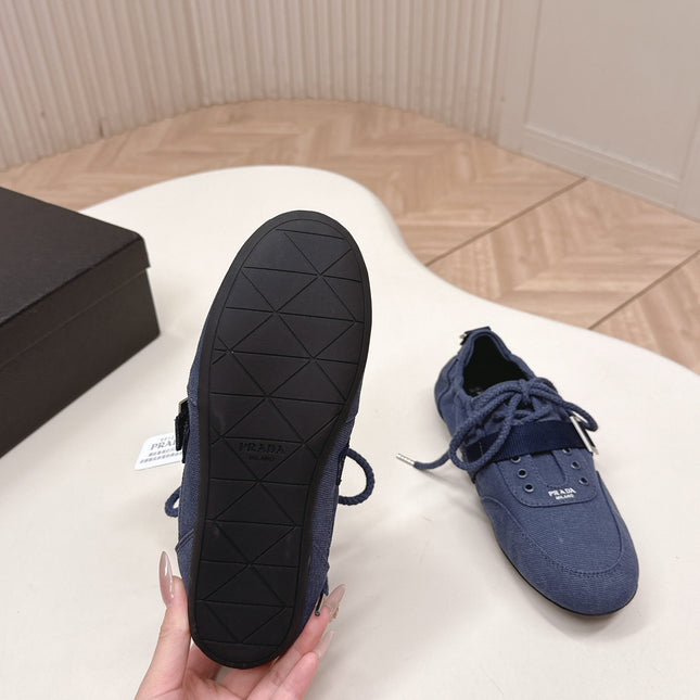 PRADA 26S LACE UP MINIMAL SNEAKERS IN NAVY BLUE CANVAS