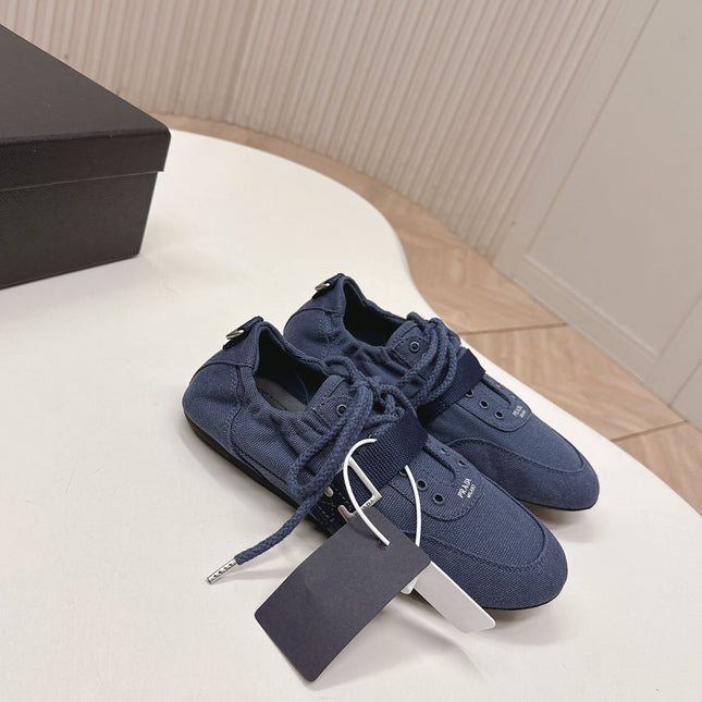 PRADA 26S LACE UP MINIMAL SNEAKERS IN NAVY BLUE CANVAS
