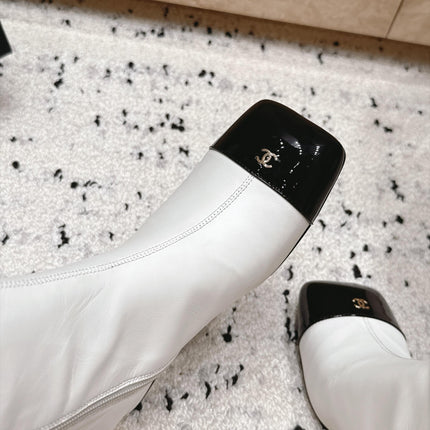 CHANEL 26S KNEE HIGH BOOTS 70 MM IN WHITE CALFSKIN AND BLACK PATENT