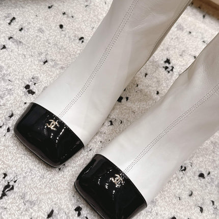 CHANEL 26S KNEE HIGH BOOTS 90 MM IN WHITE CALFSKIN AND BLACK PATENT