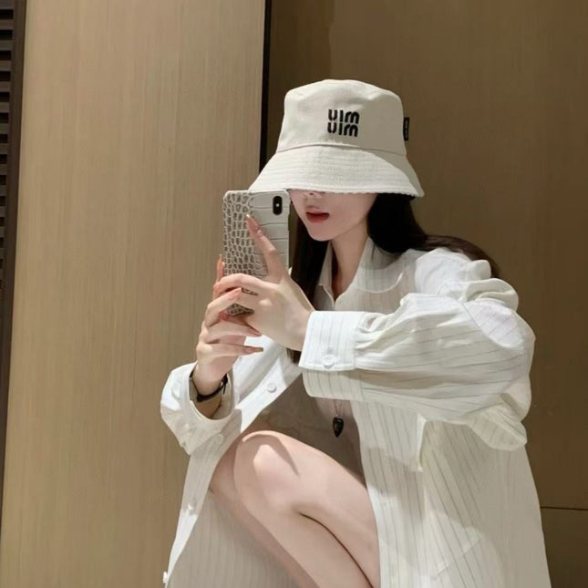 MIUMIU CLASSIC REVERSIBLE BUCKET HAT IN LIGHT BEIGE AND BLACK FABRIC