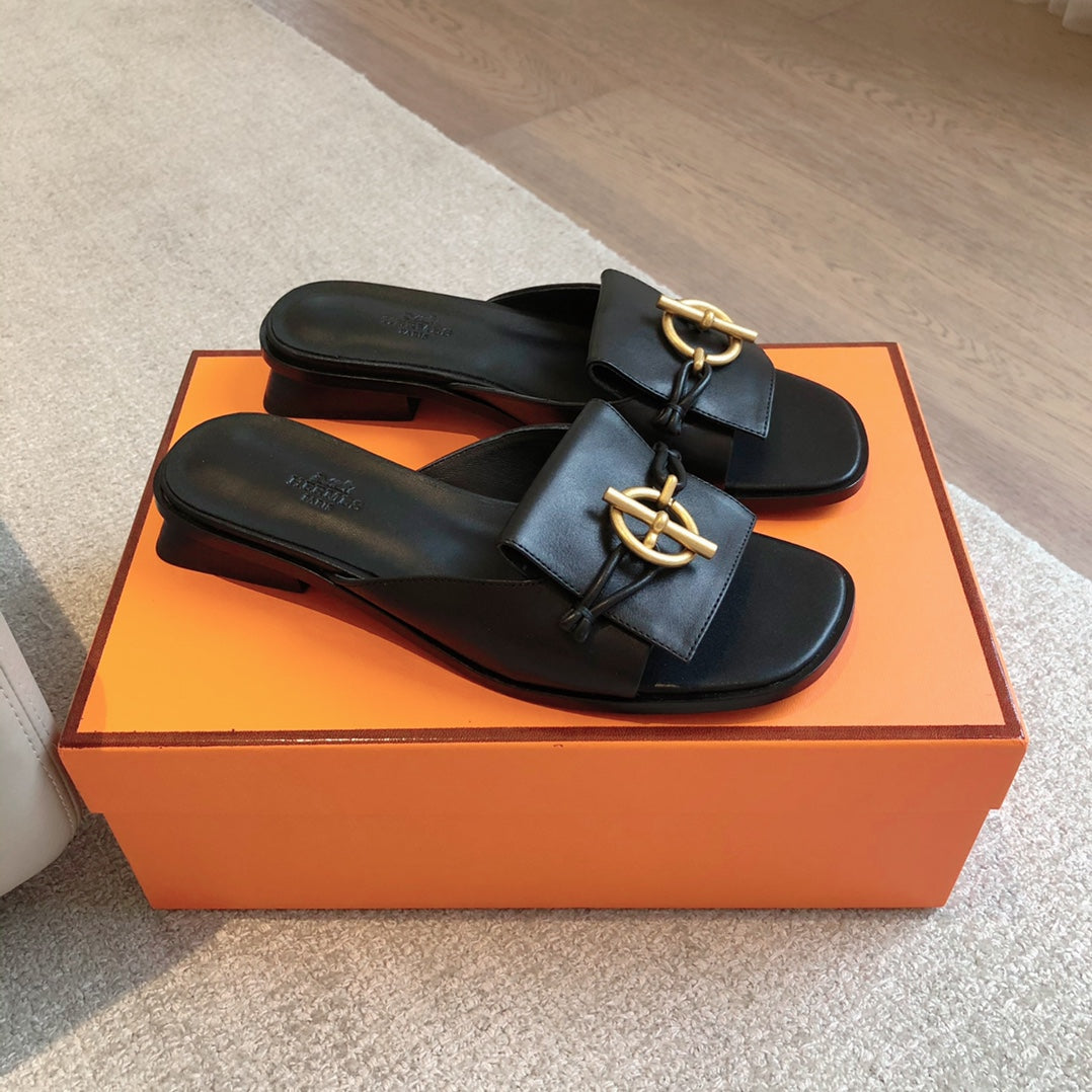 ISLE SANDAL BLACK CALFSKIN