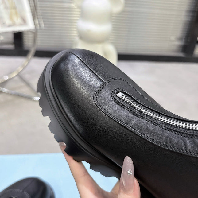 PRADA 25S ZIP-UP ANKLE BOOTS IN BLACK CALFSKIN