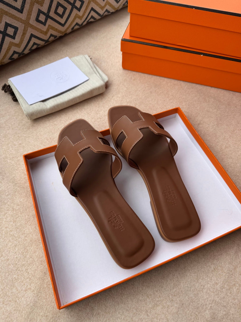 0RAN SANDALS IN PECAN BROWN CALFSKIN
