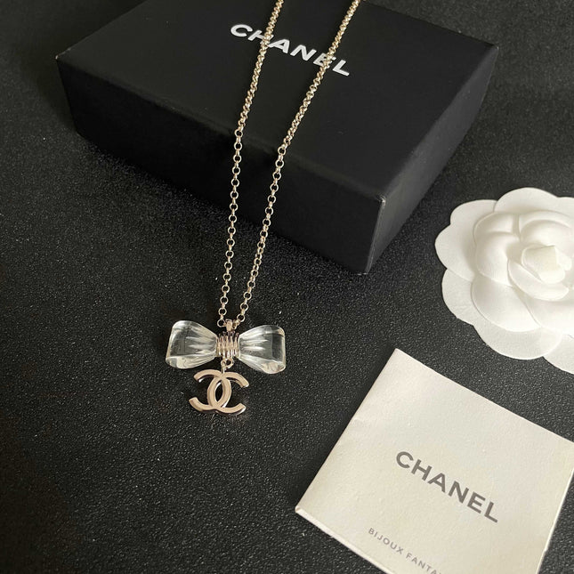 CHANEL 26S DOUBLE C LOGO CLEAR BOW PENDANT NECKLACE IN GOLD METAL 629174