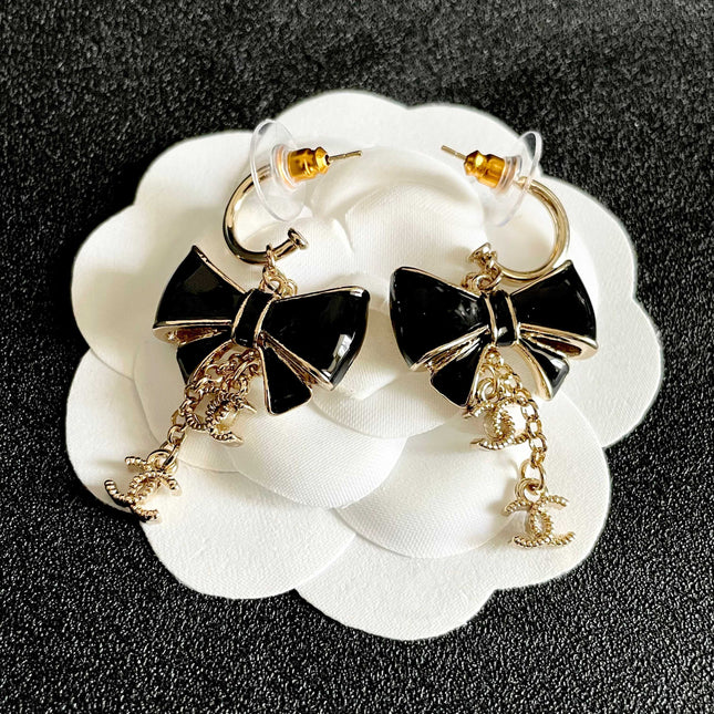 CHANEL 26S DOUBLE C LOGO BLACK ENAMEL BOW DANGLE EARRINGS WITH CHAIN CHARMS IN GOLD METAL 629178