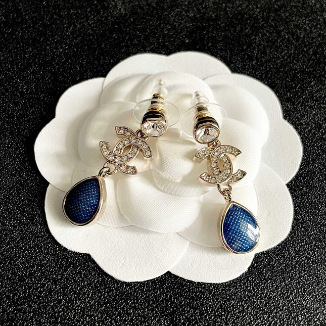 CHANEL 26S DOUBLE C CRYSTAL LOGO BLUE TEXTURED TEARDROP DANGLE EARRINGS IN GOLD METAL 629183
