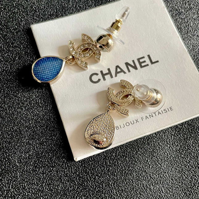CHANEL 26S DOUBLE C CRYSTAL LOGO BLUE TEXTURED TEARDROP DANGLE EARRINGS IN GOLD METAL 629183