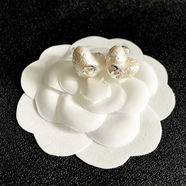 CHANEL 26S TEXTURED HEART CC LOGO STUD EARRINGS IN SILVER METAL 629192