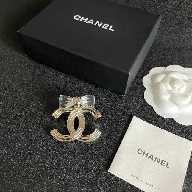 CHANEL 26S DOUBLE C LOGO BOW DETAIL OPENWORK BROOCH IN GOLD METAL 629193