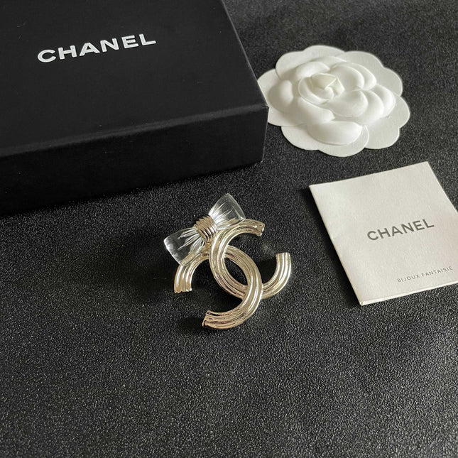 CHANEL 26S DOUBLE C LOGO BOW DETAIL OPENWORK BROOCH IN GOLD METAL 629193