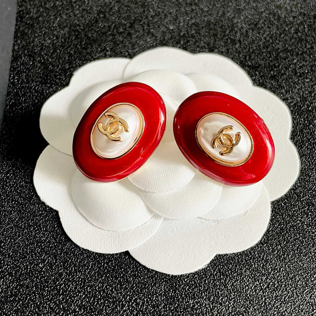 CHANEL 26S DOUBLE C LOGO RED ENAMEL PEARL OVAL STUD EARRINGS IN GOLD METAL 629152