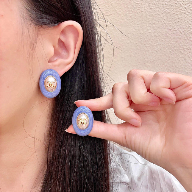 CHANEL 26S DOUBLE C LOGO BLUE ENAMEL PEARL OVAL STUD EARRINGS IN GOLD METAL 629153