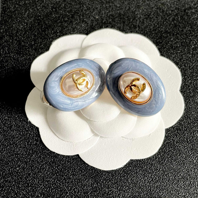 CHANEL 26S DOUBLE C LOGO BLUE ENAMEL PEARL OVAL STUD EARRINGS IN GOLD METAL 629153