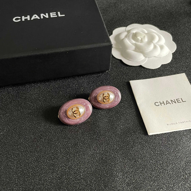 CHANEL 26S DOUBLE C LOGO PURPLE ENAMEL PEARL OVAL STUD EARRINGS IN GOLD METAL 629154