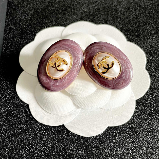 CHANEL 26S DOUBLE C LOGO PURPLE ENAMEL PEARL OVAL STUD EARRINGS IN GOLD METAL 629154