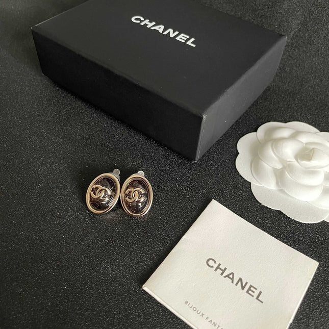 CHANEL 26S DOUBLE C LOGO BLACK ENAMEL OVAL STUD EARRINGS IN GOLD METAL 629155