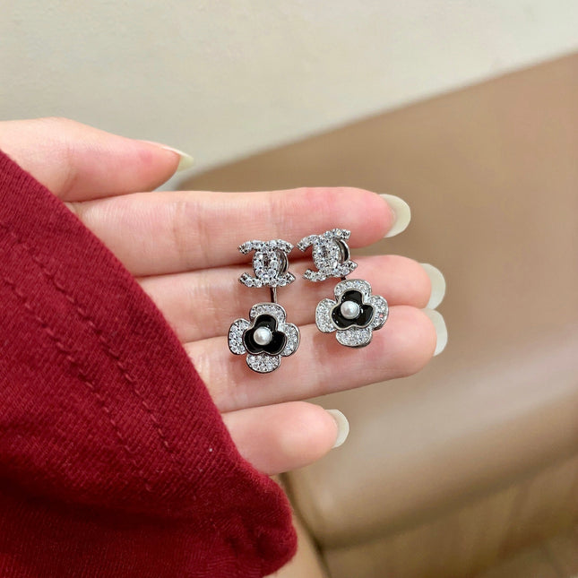 CHANEL 26S DOUBLE C LOGO CRYSTAL CLOVER PEARL STUD EARRINGS IN SILVER TONE 629160