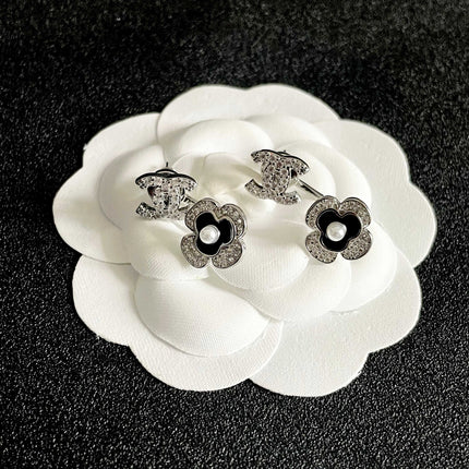 CHANEL 26S DOUBLE C LOGO CRYSTAL CLOVER PEARL STUD EARRINGS IN SILVER TONE 629160