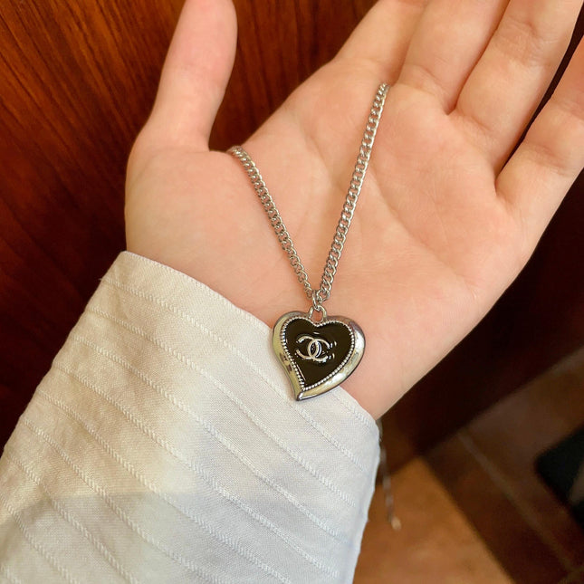 CHANEL 26S DOUBLE C HEART PENDANT CHAIN NECKLACE IN SILVER METAL 629978
