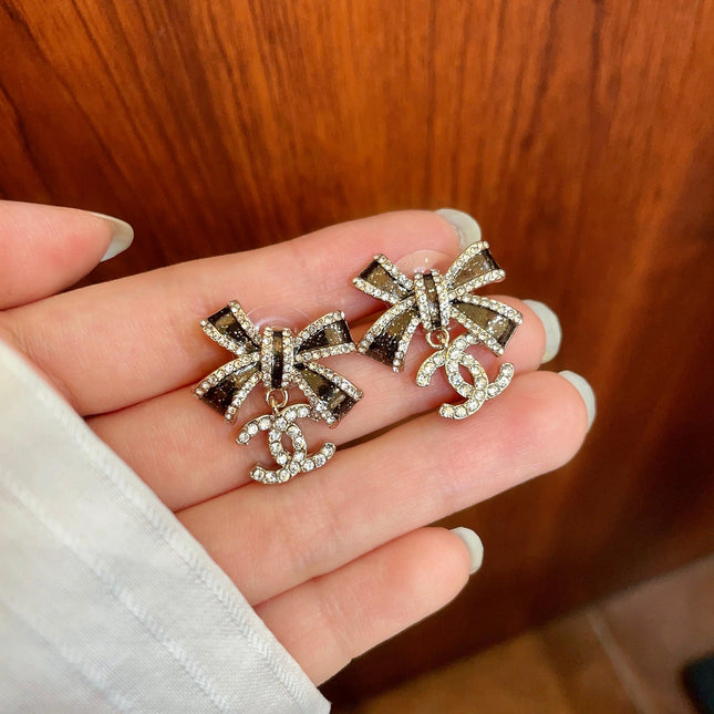 CHANEL 26S DOUBLE C LOGO CRYSTAL BOW DROP EARRINGS IN GOLD METAL 629981