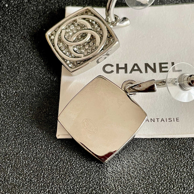 CHANEL 26S DOUBLE C LOGO CRYSTAL SQUARE DROP HOOP EARRINGS IN SILVER METAL 629984