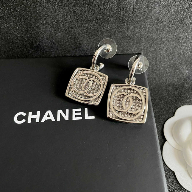 CHANEL 26S DOUBLE C LOGO CRYSTAL SQUARE DROP HOOP EARRINGS IN SILVER METAL 629984